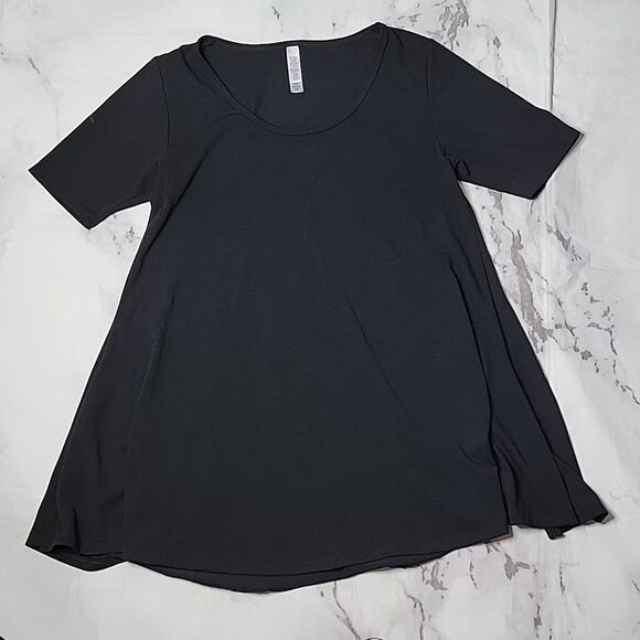 LuLaRoe Tops - LulaRoe Solid Black Perfect Tee